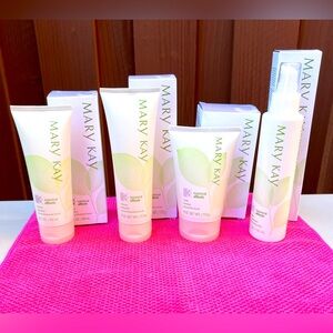 🩷MaryKay🩷 Botanical Effects Sensitive Skin Set Formula 3 for oily skin.